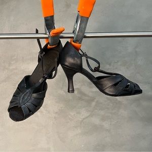 “VERY FINE” SALSA DANCE SHOES